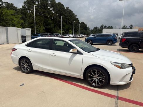 Used 2016 Toyota Camry XSE w/ Moonroof Package FWD image 4