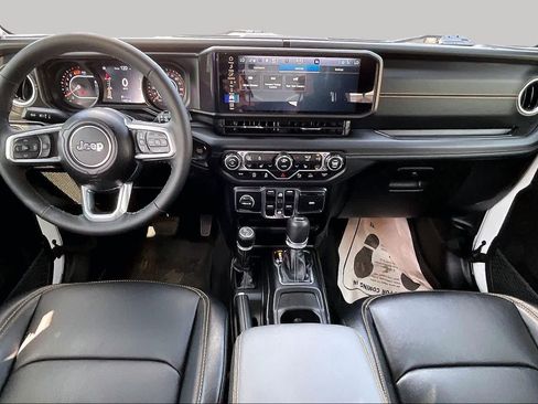 Used 2025 Jeep Wrangler Unlimited Sahara AWD/4WD image 14