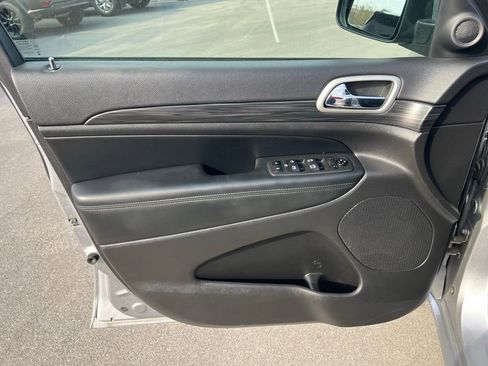 Used 2021 Jeep Grand Cherokee Laredo X image 14