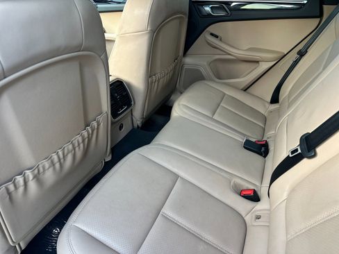 Used 2025 Porsche Macan image 13