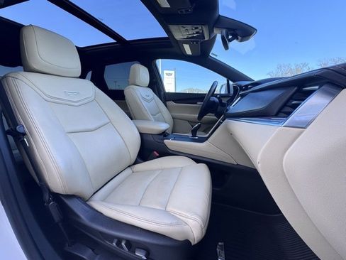 Used 2017 Cadillac XT5 Luxury w/ Driver Awareness Package image 13