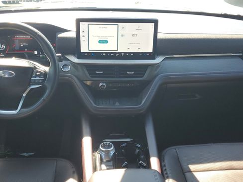 Certified 2025 Ford Explorer Platinum w/ Ultimate Package image 17