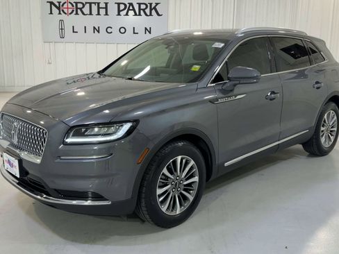 Used 2022 Lincoln Nautilus FWD w/ Premium Package image 5