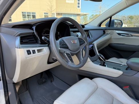 Used 2017 Cadillac XT5 Luxury w/ Driver Awareness Package image 21