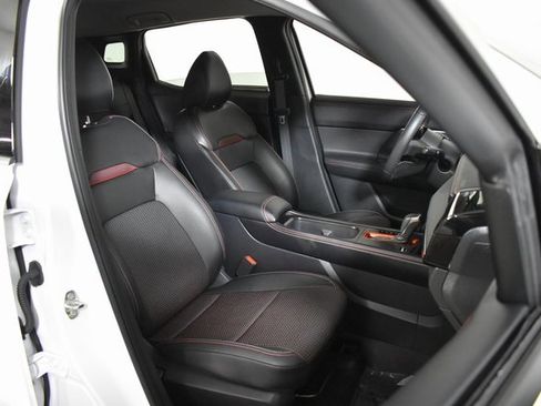 Certified 2025 Nissan Kicks SR image 32