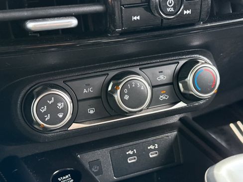 Used 2025 Nissan Kicks SV image 21