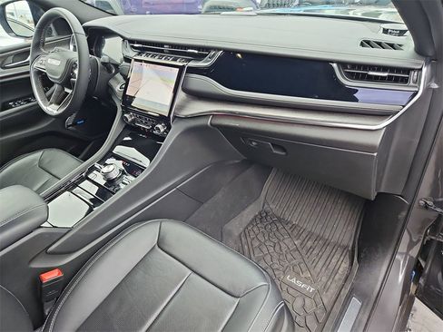 Used 2023 Jeep Grand Cherokee Overland image 29