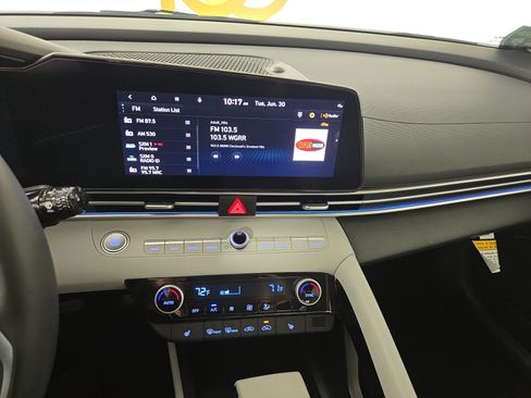 Used 2025 Hyundai Elantra Limited FWD image 23