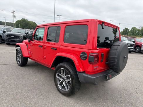 Used 2024 Jeep Wrangler Unlimited Sahara AWD/4WD image 6