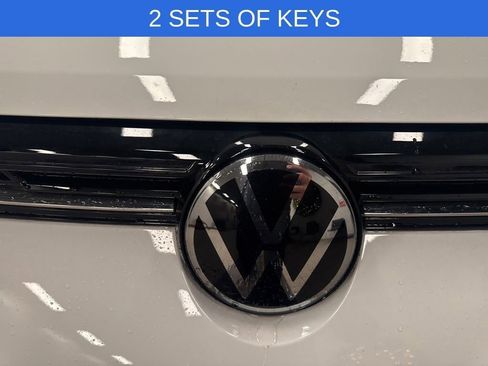 Used 2025 Volkswagen Taos SE AWD/4WD image 3