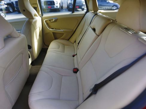 Used 2015 Volvo V60 T5 Premier Plus image 11