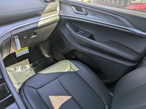 New 2025 Jeep Grand Cherokee Limited w/ Black Appearance Package image 15