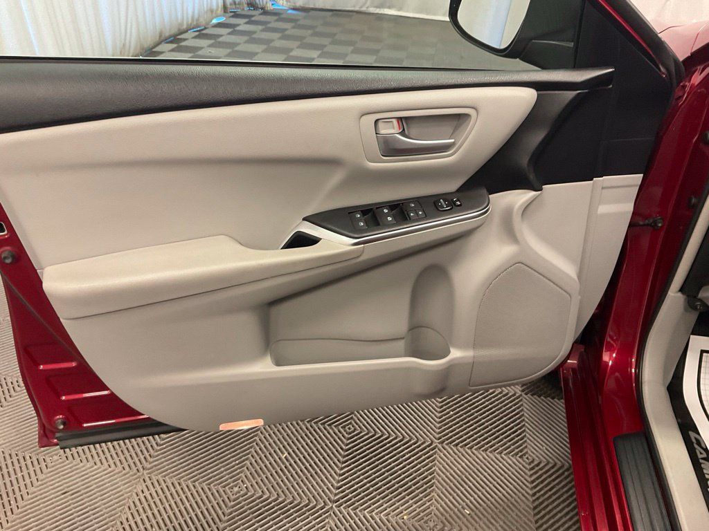 Used 2016 Toyota Camry LE FWD image 10