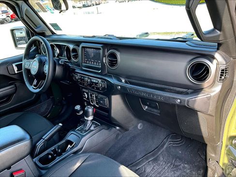 Used 2023 Jeep Wrangler Unlimited w/ Cold Weather Group image 14