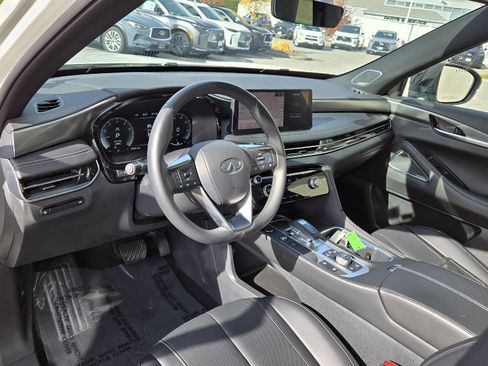 Certified 2025 INFINITI QX60 Luxe w/ Black Edition image 4