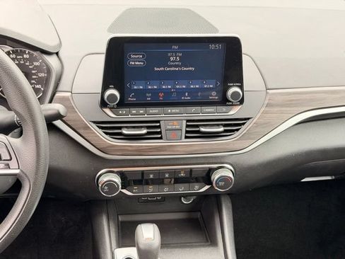 Used 2025 Nissan Altima 2.5 SV FWD image 14