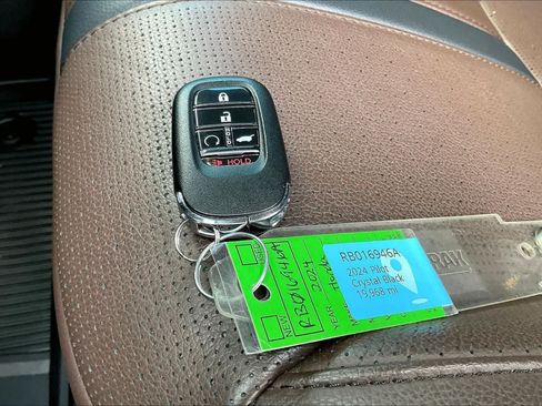 Used 2024 Honda Pilot Elite image 19