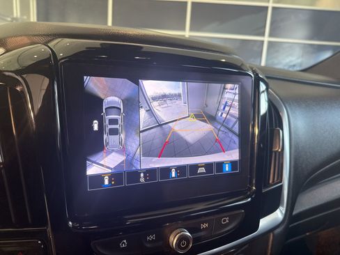 Used 2022 Chevrolet Traverse LT image 34