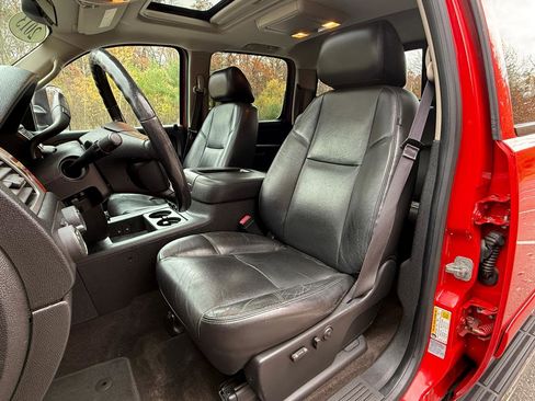 Used 2013 GMC Sierra 2500 SLT w/ Entertainment Package AWD/4WD image 12