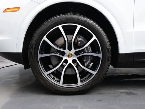 Certified 2023 Porsche Cayenne image 6