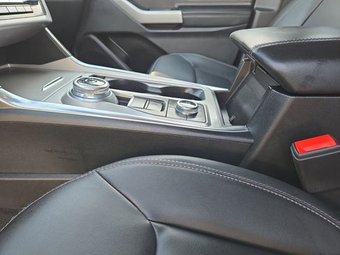 Certified 2022 Ford Explorer XLT w/ Equipment Group 202A image 22