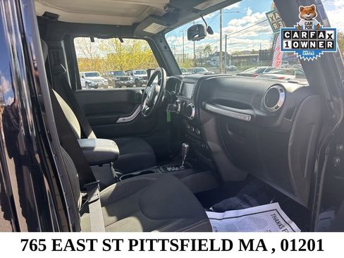 Used 2017 Jeep Wrangler Unlimited Sahara w/ Max Tow Package AWD/4WD image 18