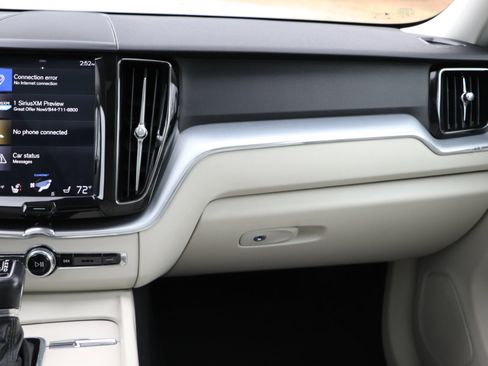 Used 2019 Volvo XC60 T6 Momentum w/ Premium Package image 32