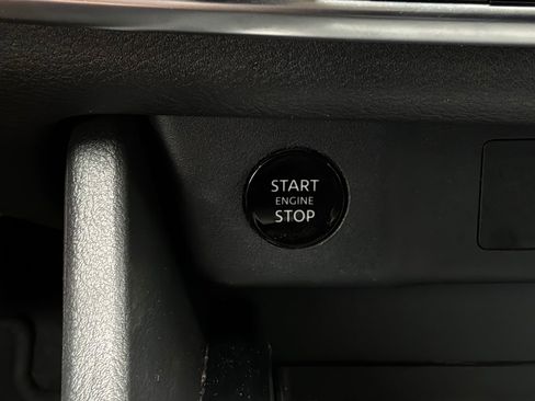 Used 2025 Nissan Rogue SV FWD image 26