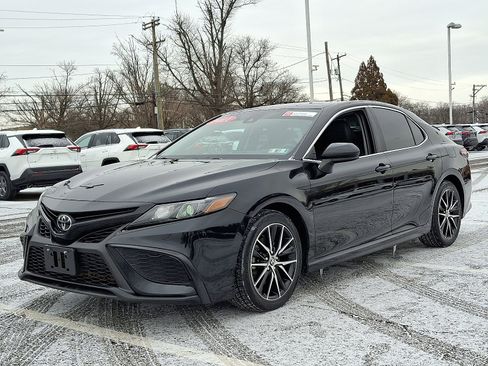 Certified 2021 Toyota Camry SE w/ Blackout Package (TMS) image 3