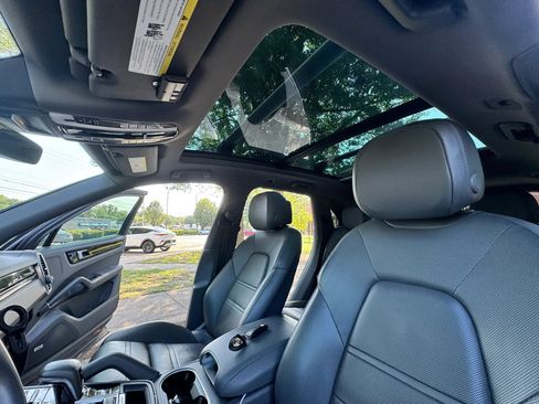 Used 2019 Porsche Cayenne AWD/4WD image 15