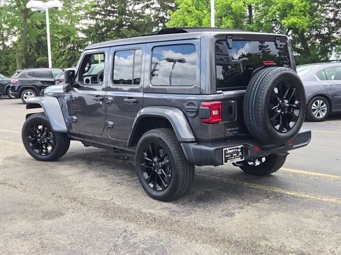 Used 2025 Jeep Wrangler Unlimited Sahara w/ Safety Group AWD/4WD image 13