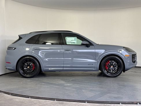 New 2026 Porsche Cayenne GTS image 9