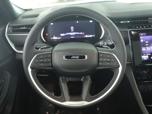 New 2025 Jeep Grand Cherokee Laredo X image 15