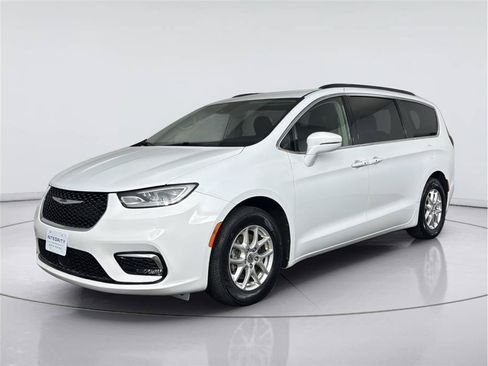 Used 2022 Chrysler Pacifica Touring-L FWD image 1