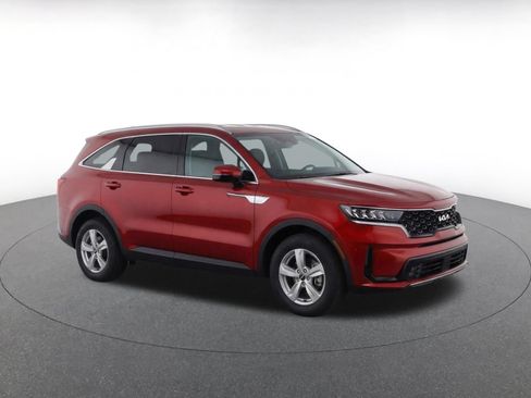 Used 2023 Kia Sorento LX FWD image 2