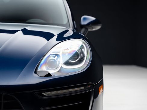 Used 2018 Porsche Macan AWD/4WD image 10