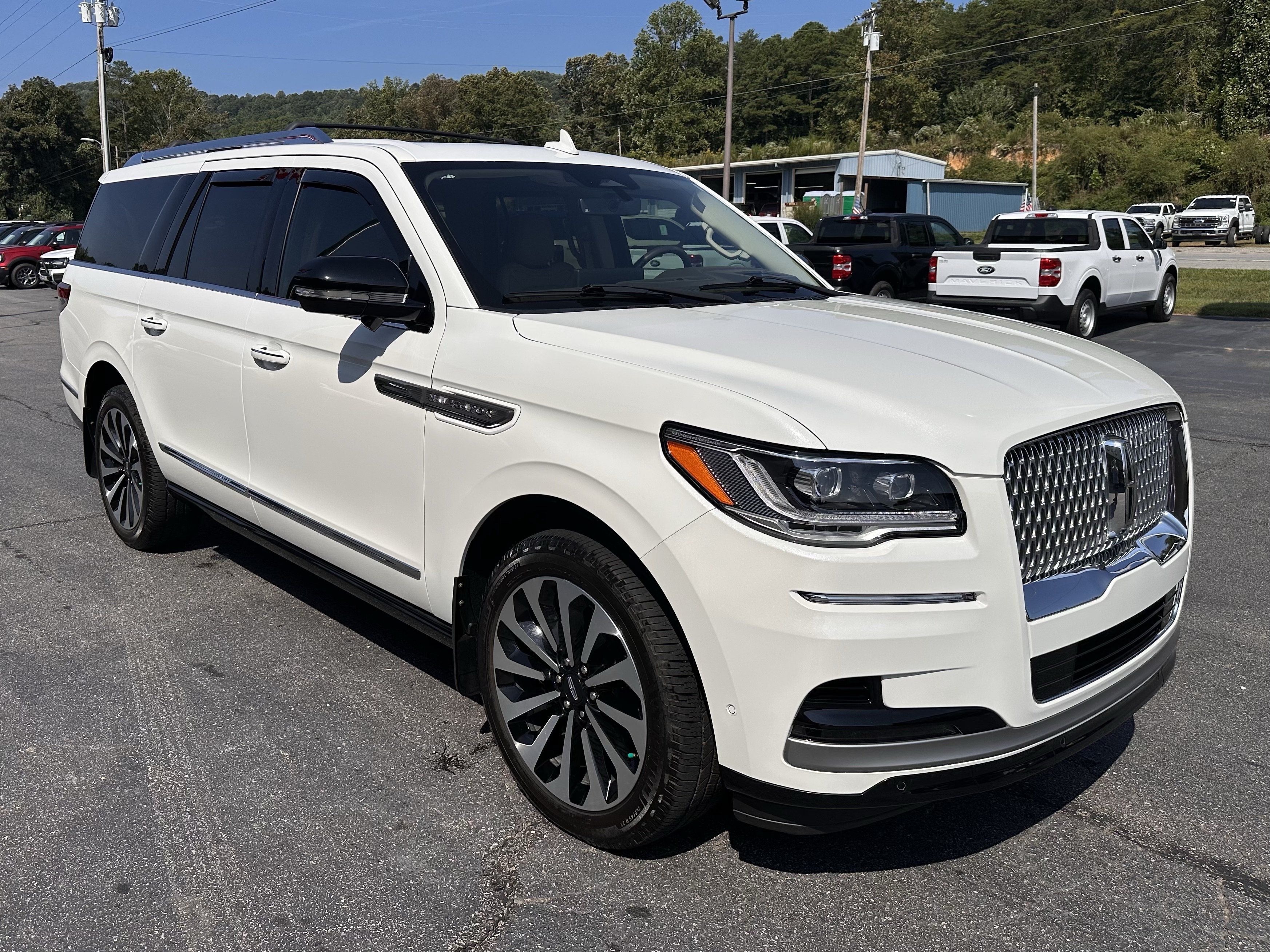 Used 2024 Lincoln Navigator L Reserve AWD/4WD image 4