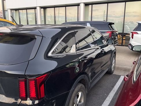 Used 2023 Kia Sorento LX image 6