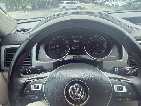 Used 2019 Volkswagen Atlas SE w/ Towing Package FWD image 10