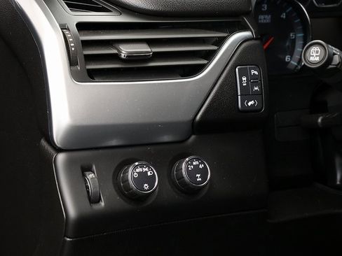 Used 2016 Chevrolet Suburban LT image 27