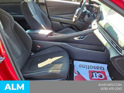 Used 2025 Hyundai Elantra SEL FWD image 16