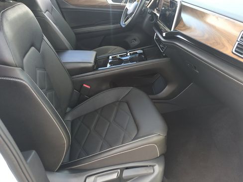 Certified 2025 Volkswagen Atlas SE image 19