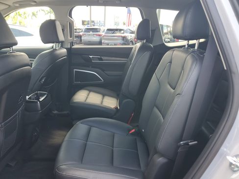 Used 2022 Kia Telluride EX w/ EX Premium Package AWD/4WD image 15