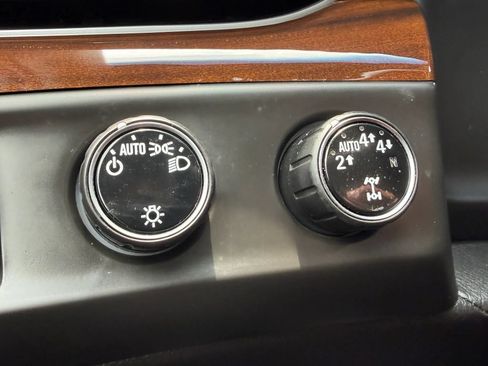 Used 2020 Cadillac Escalade ESV Luxury AWD/4WD image 30