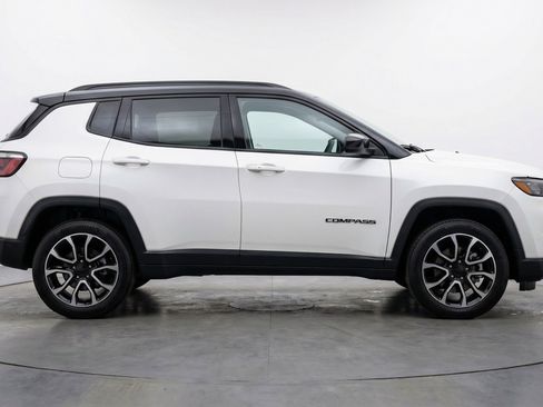 Used 2025 Jeep Compass Limited AWD/4WD image 11