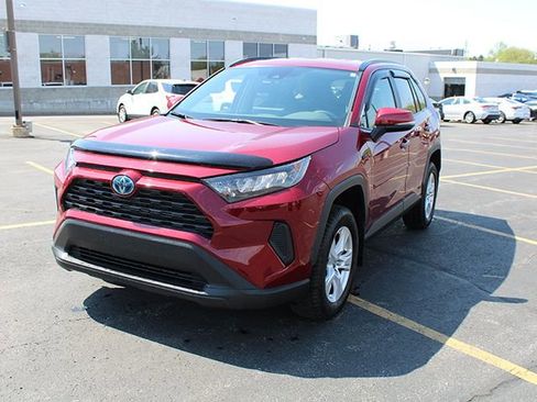 Used 2021 Toyota RAV4 LE AWD/4WD image 2