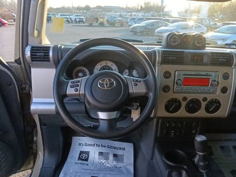 Used 2014 Toyota FJ Cruiser 4WD image 28