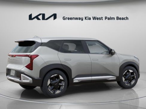 New 2027 Kia Seltos S FWD image 8