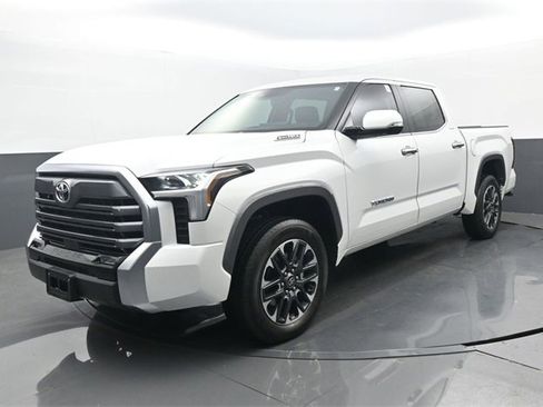 Used 2025 Toyota Tundra Limited image 22