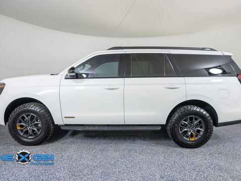 Used 2025 Ford Expedition Tremor AWD/4WD image 4